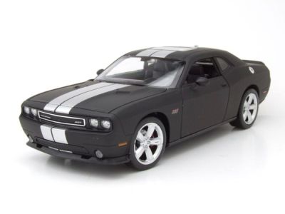 Метална кола Dodge Challenger SRT Welly 1/24  
