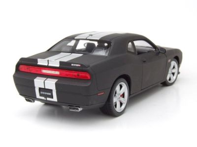 Метална кола Dodge Challenger SRT Welly 1/24  