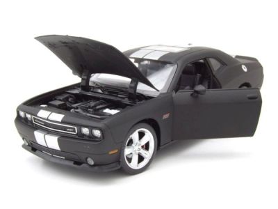 Метална кола Dodge Challenger SRT Welly 1/24  