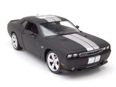 Метална кола Dodge Challenger SRT Welly 1/24  