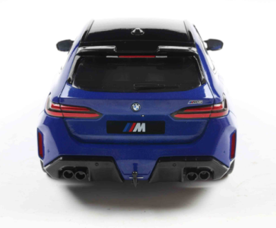 Метален автомобил BMW M5 Touring 1:18 Solido 1814801