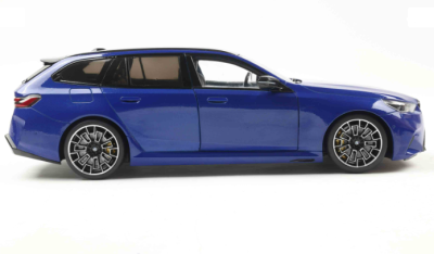 Метален автомобил BMW M5 Touring 1:18 Solido 1814801