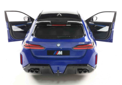 Метален автомобил BMW M5 Touring 1:18 Solido 1814801