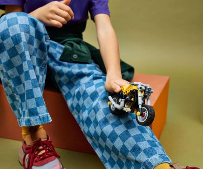 Конструктор жълт мотоциклет LEGO Technic 42225 