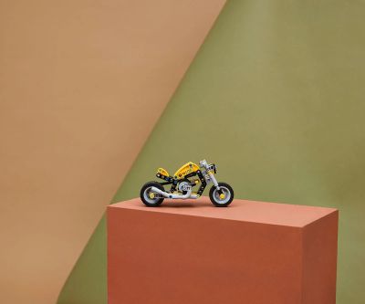 Конструктор жълт мотоциклет LEGO Technic 42225 