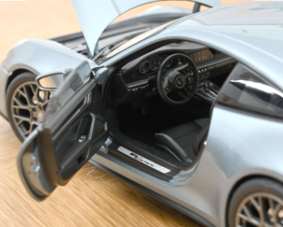 Колекционерска метална кола Porsche 911 Carrera 1:18 NOREV 187170