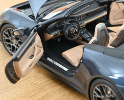 Колекционерска метална кола Porsche 911 Carrera Cabriolet 1:18 NOREV 187180