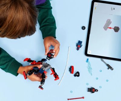 Конструктор Майлс Моралес с робот срещу Спайдърмен 2099 LEGO Marvel Super Heroes 76337 