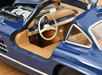 Колекционерска метална кола Mercedes Benz 300 SL 1:18 NOREV 183852