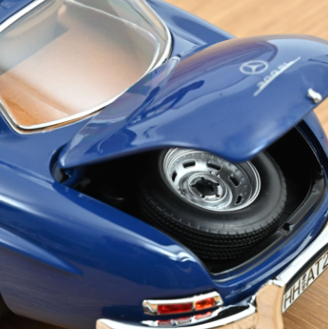Колекционерска метална кола Mercedes Benz 300 SL 1:18 NOREV 183852