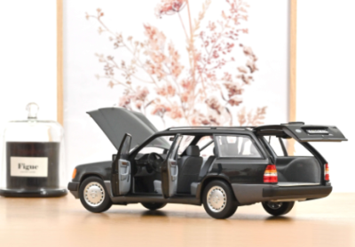 Колекционерска метална кола Mercedes Benz 300 D 1:18 NOREV 183960