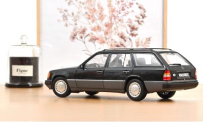 Колекционерска метална кола Mercedes Benz 300 D 1:18 NOREV 183960