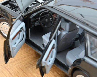 Колекционерска метална кола Mercedes Benz 300 D 1:18 NOREV 183960