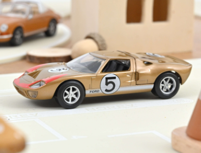 Металeн автомобил Ford GT40 1/43 Norev 270578
