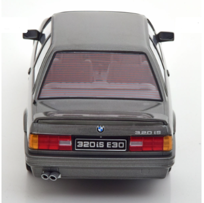Колекционерска метална кола BMW 320iS 1:18 KK Scale 180881