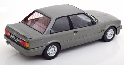 Колекционерска метална кола BMW 320iS 1:18 KK Scale 180881