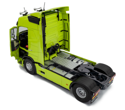 Метален камион влекач Volvo Trucks FH Globetrotter XL Solido 1:24 neon