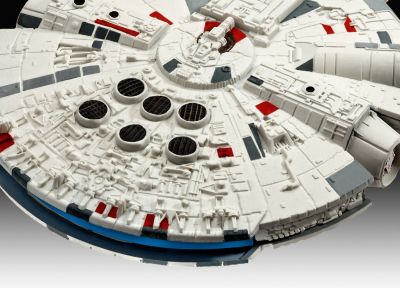 Сглобяем модел Star Wars Millennium Falcon Revell R03600