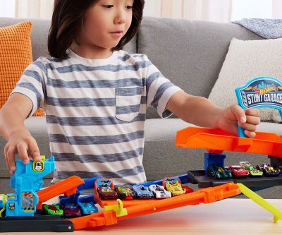 Писта Гараж с каскада Hot Wheels City Mattel JHL94