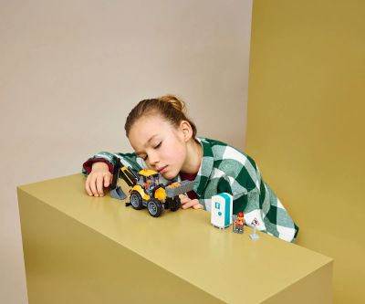 Конструктор багер товарач със задна лопата LEGO City 60480 