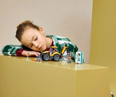 Конструктор багер товарач със задна лопата LEGO City 60480 