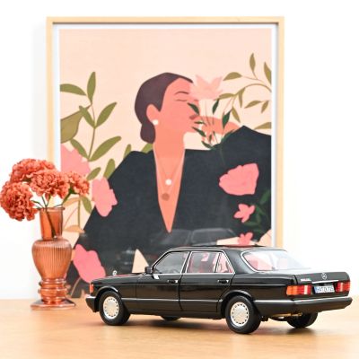 Колекционерска метална кола Mercedes Benz 560 SEL 1:18 NOREV 183788