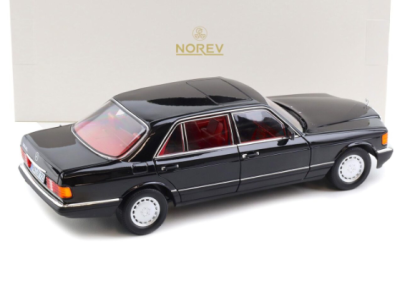 Колекционерска метална кола Mercedes Benz 560 SEL 1:18 NOREV 183788