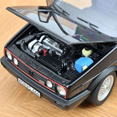 Колекционерска метална кола Volkswagen Golf GTI 1:18 NOREV 188583