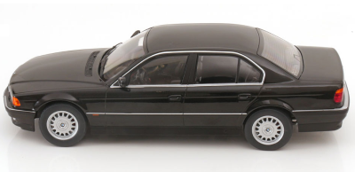 Метална кола BMW 740i 1:18 WERK83 180366
