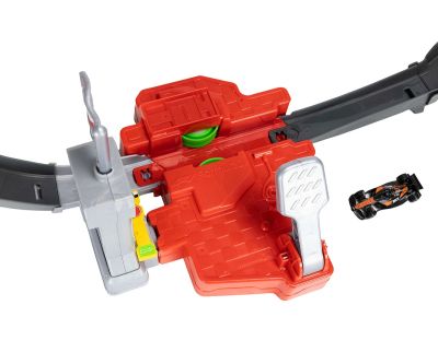 Писта Спринт с 3 колички Формула 1 Hot Wheels City Mattel JNN32  