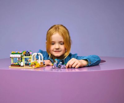 Конструктор Творчески магазин за цветя LEGO Friends 42693