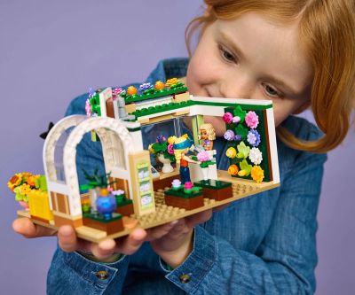 Конструктор Творчески магазин за цветя LEGO Friends 42693