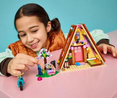 Конструктор Хижа за луксозен къмпинг сред природата LEGO Friends 42682 