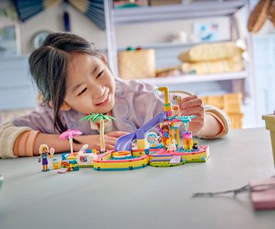 Конструктор Забавен ден в аквапарка LEGO Friends 42676