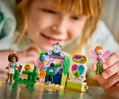 Конструктор Въртележка с цветя и чаени чаши LEGO Friends 42702