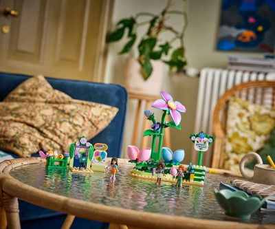 Конструктор Въртележка с цветя и чаени чаши LEGO Friends 42702