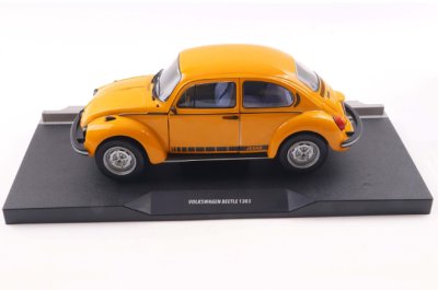 Метален автомобил Volkswagen Beetle 1303 1:18 SOLIDO 1800522