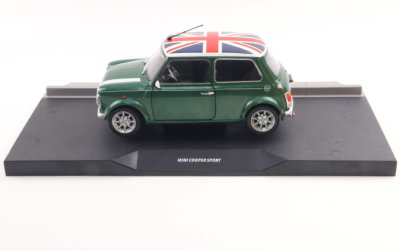 Метален автомобил Mini Cooper Sport British Racing 1:18 SOLIDO 1800612