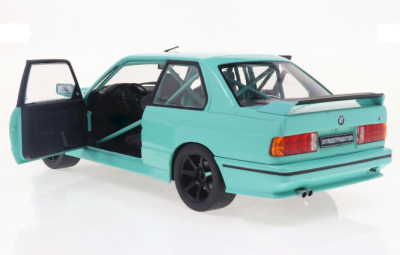 Метален автомобил BMW E30 M3 1:18 SOLIDO 1801527