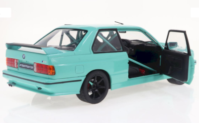 Метален автомобил BMW E30 M3 1:18 SOLIDO 1801527