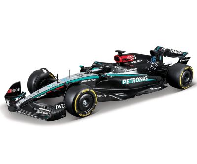Метална кола Mercedes W15 с фигура George Russel Formula 1 1:24 Bburago 18/28069