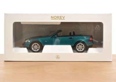 Колекционерска метална кола Mercedes Benz SLK 1:18 NOREV 183021