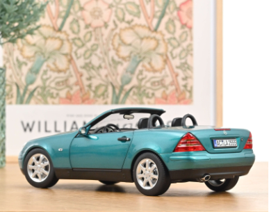 Колекционерска метална кола Mercedes Benz SLK 1:18 NOREV 183021
