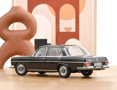 Колекционерска метална кола Mercedes Benz 280 SE 1:18 NOREV 183360
