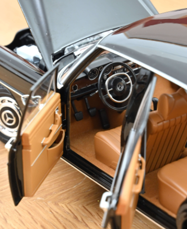 Колекционерска метална кола Mercedes Benz 280 SE 1:18 NOREV 183360