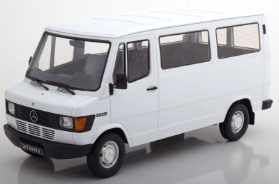 Колекционерски метален бус Mercedes 208 D bus 1:18 KK Scale 180291