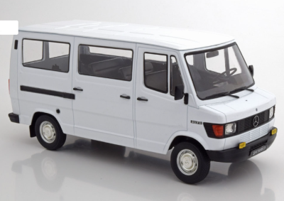 Колекционерски метален бус Mercedes 208 D bus 1:18 KK Scale 180291