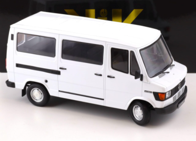 Колекционерски метален бус Mercedes 208 D bus 1:18 KK Scale 180291
