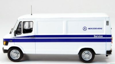 Колекционерски метален бус Mercedes 208 D transporter 1:18 KK Scale 180302