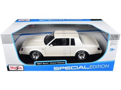 Метална колa Buick Grand National 1:18 Maisto 31479 бяла